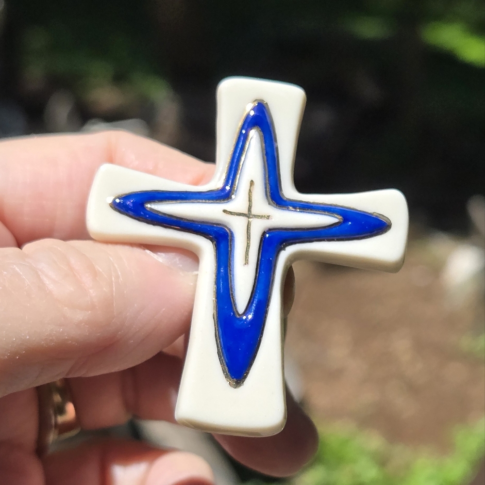 Porcelain Blue White & Gold Cross Brooch 2" - Picture 5 of 7